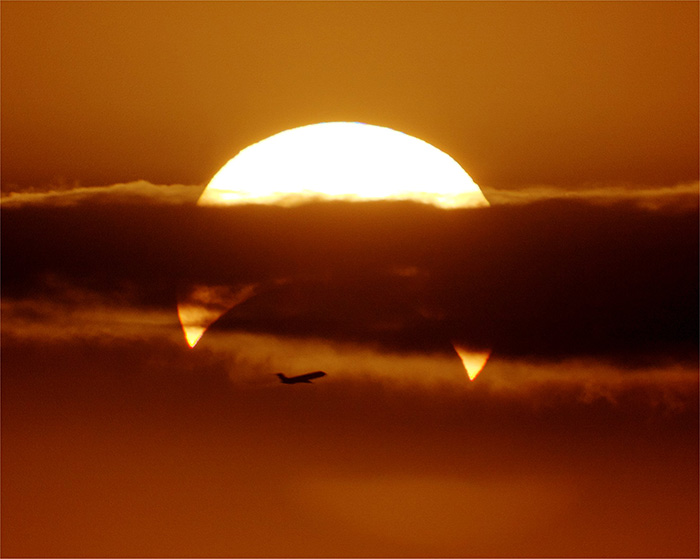 خورشیدگرفتگی جزیی و هواپیما