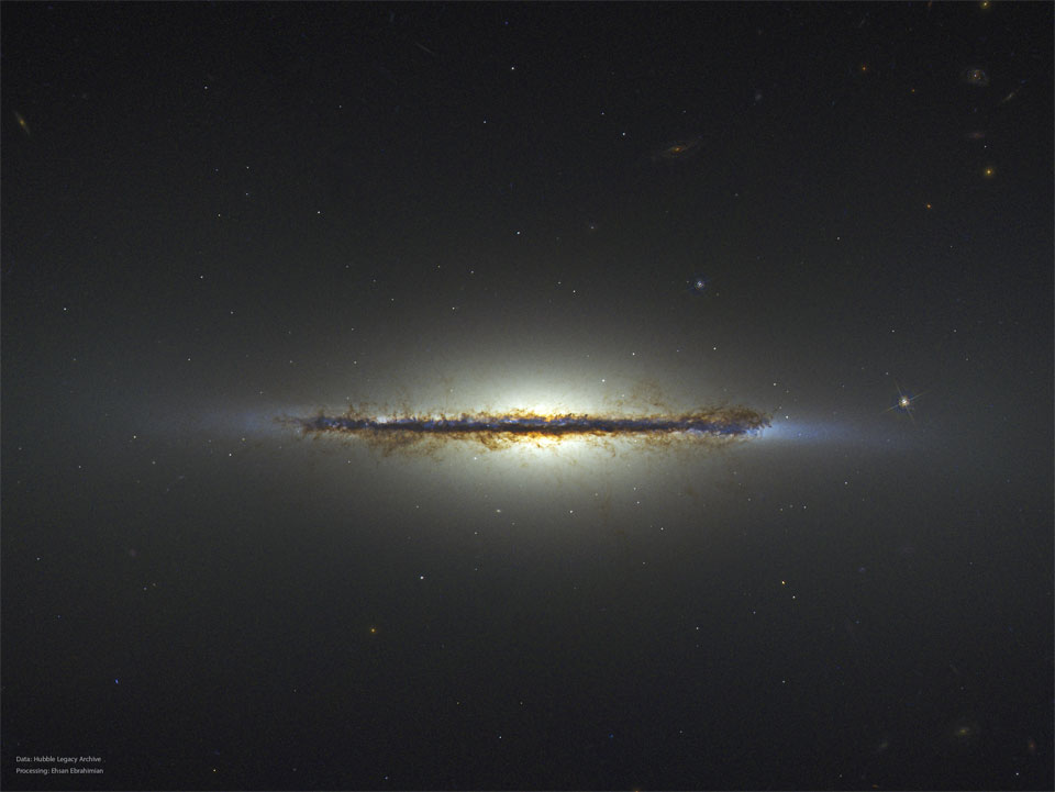 M102: کهکشان دیسک لبه ای