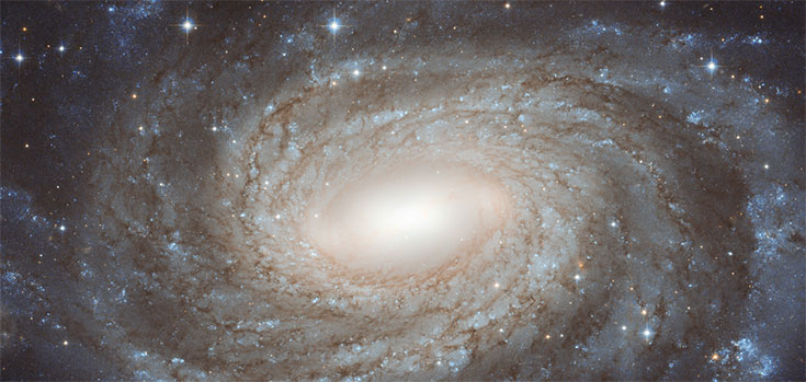 NGC 6384 » کهکشان مارپیچی فراتر از ستارگان