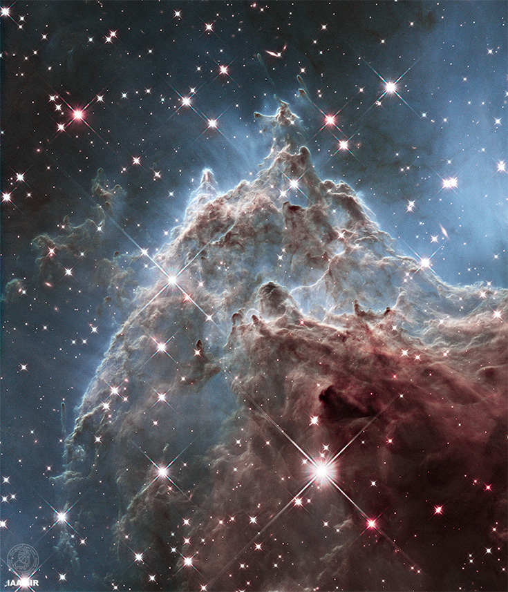 بر لبه‌ی NGC 2174