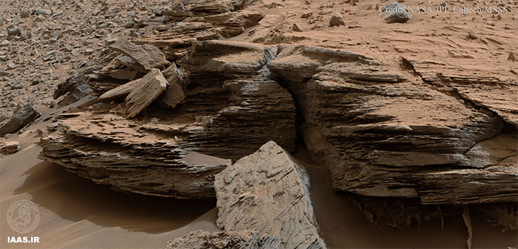 سنگ های لایه لایه در نزدیکی کوه Sharp در مریخ