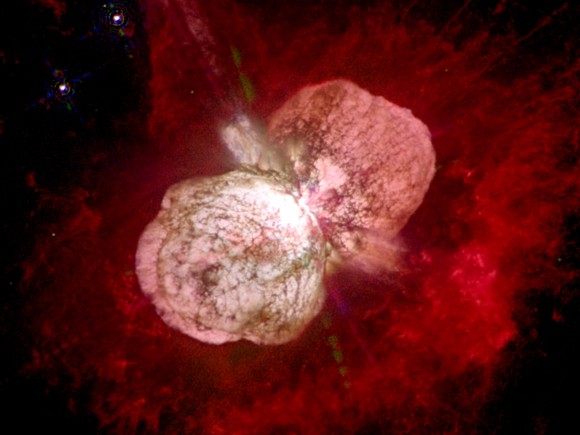 مشهورترین نمونه یک ستاره متغیر آبی درخشان (LBV)، ستاره اولیه اتا- کارینا است که بین سال های 1838 تا 1845 ، به اندازه 10برابر جرم خورشید ماده به فضا پرتاب کرد.  Nathan Smith / NASA 