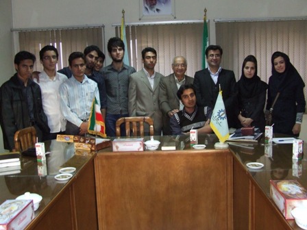 عکس گروهی با تعدادی از اعضای انجمن نجوم دانشگاه علم وصنعت اراک