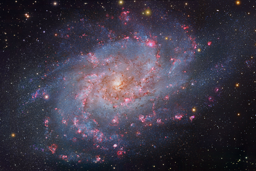M33: کهکشان مثلثی