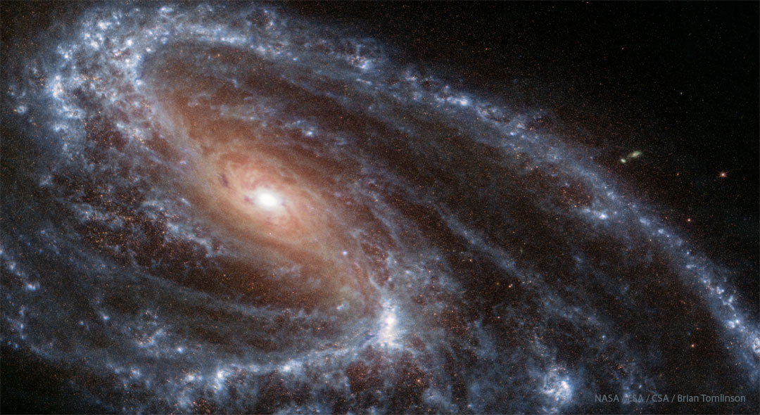 کهکشان مارپیچی غیرمعمول m66 از وب