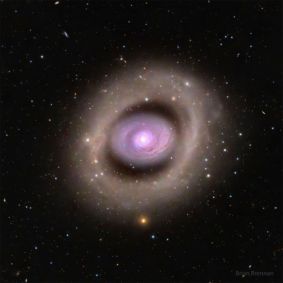 M94: یک کهکشان دو حلقه ای