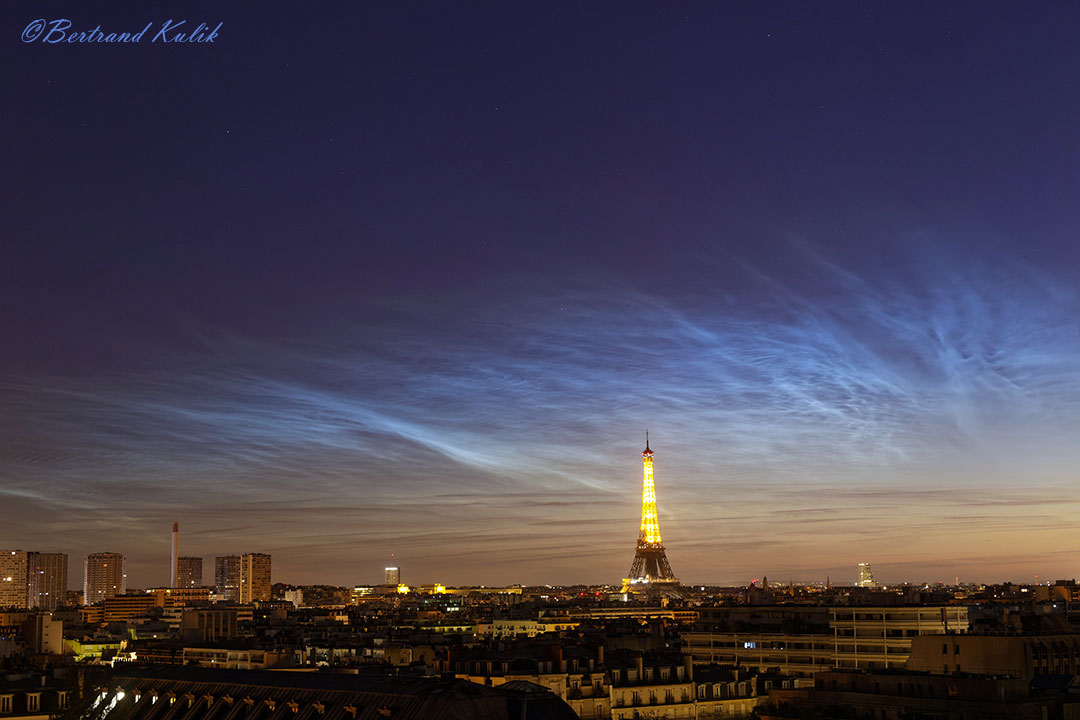 ابرهای شب تاب بر فراز پاریس