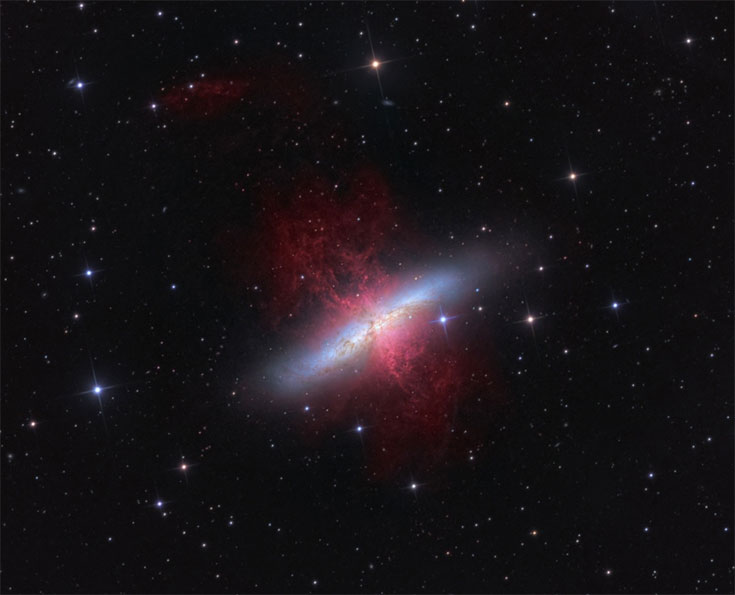 M82 » کهکشان انفجاری به همراه اَبَرباد