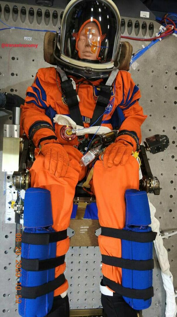  فرمانده مونیکین کامپوس، مانکنی که در ماموریت آرتمیس۱ روی صندلی فرماندهی Orion می‌نشیند. این مانکن به افتخار آرتورو کامپوس، که نقش کلیدی در بازگرداندن ایمن آپولو ۱۳ به زمین در سال ۱۹۷۰ داشت، نامگذاری شده است.