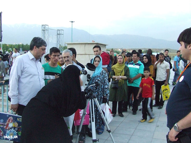 گرامی داشت هفته جهانی نجوم در نمایشگاه کتاب تهران