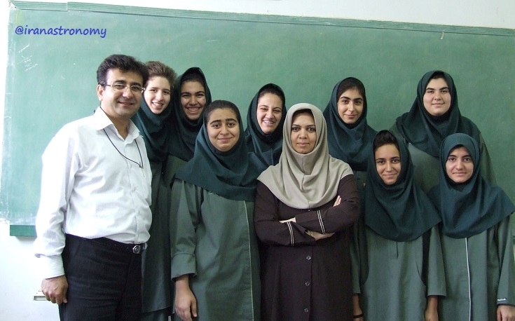 دانش پژوهان نجوم مقدماتی یکی از دبیرستانهای تهران - میانه دهه 80 خورشیدی