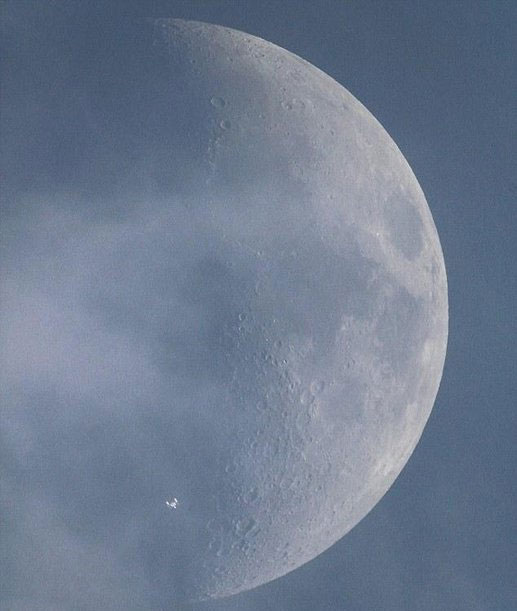 عبور ایستگاه فضایی بین‌المللی از مقابل ماه