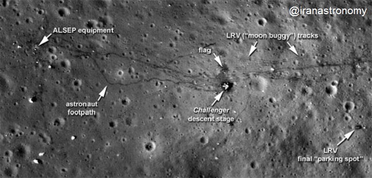 بخش‌های تیره‌تر خاک که توسط فضانوردان ماموریت آپولو بر جای مانده‌اند، به وضوح در عکس‌های دوربین مدارگرد شناسایی ماه قابل مشاهده‌اند
