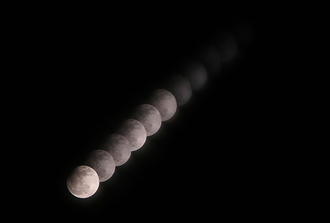 تصویر متحرک ماه گرفتگی شب گذشته