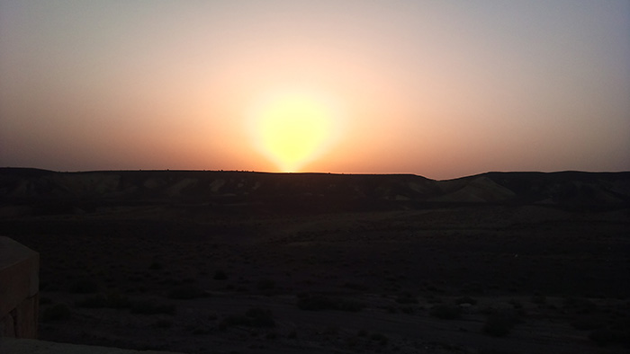 لحظاتی قبل از طلوع خورشید در افق پارک ملی کویر