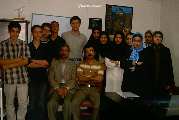 حضور آقای شیرازی در جمع شاگردانش در یکی از دوره های آموزشی ایشان در انجمن نجوم آماتوری ایران- دهه 80 خورشیدی